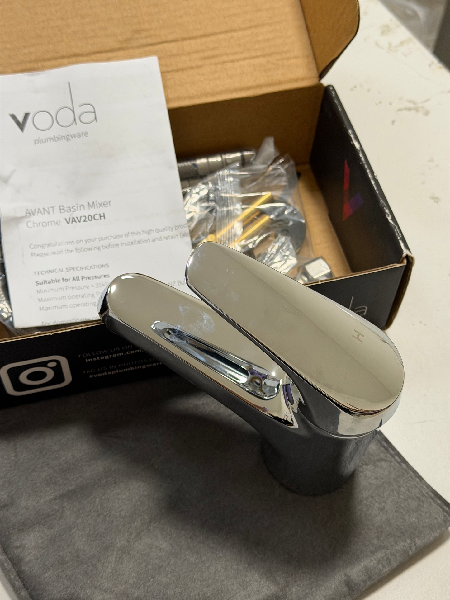 [TAP1002] Voda Avant Cast Basin Mixer Chrome