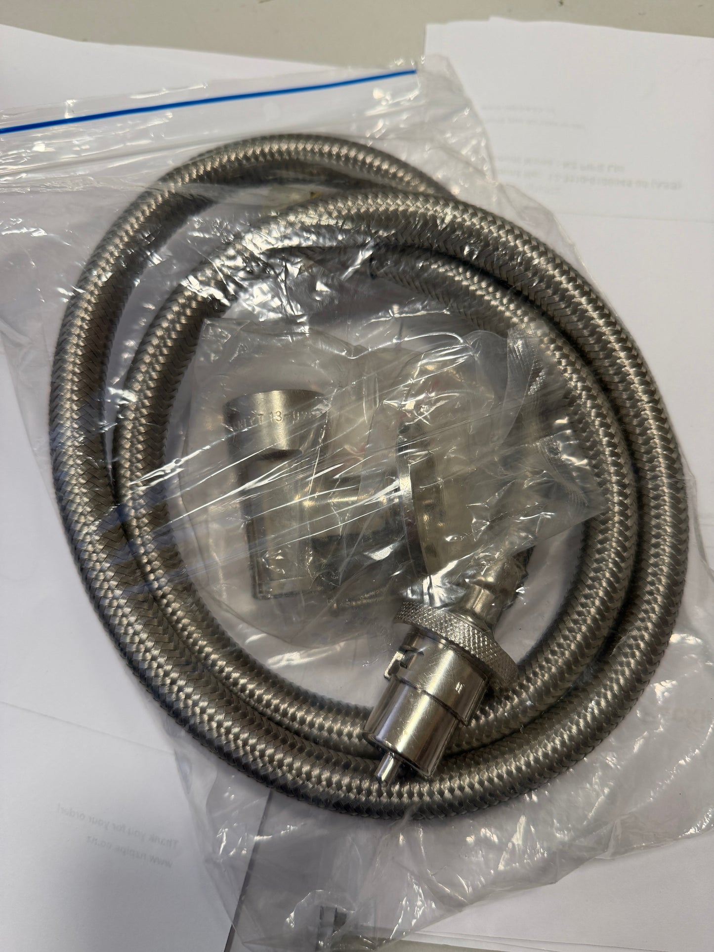 [P1065] Bayonet Hose With Nickel Plated Floor Socket