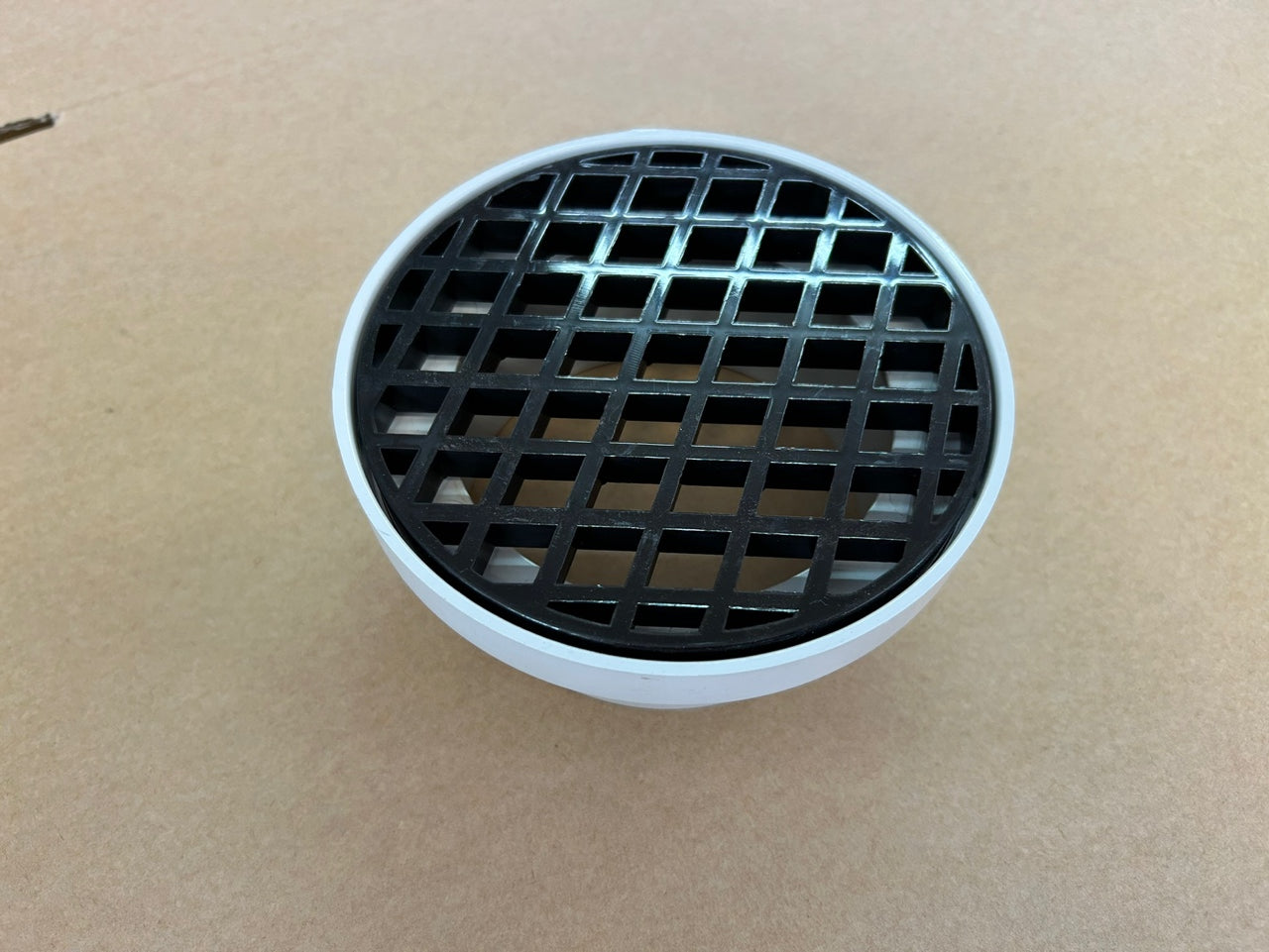[W1373]  Collar and grate 100mm (flat cover)